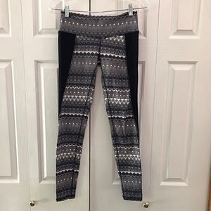 Alo Illusion 3 Tribal Print Leggings Arctic Black